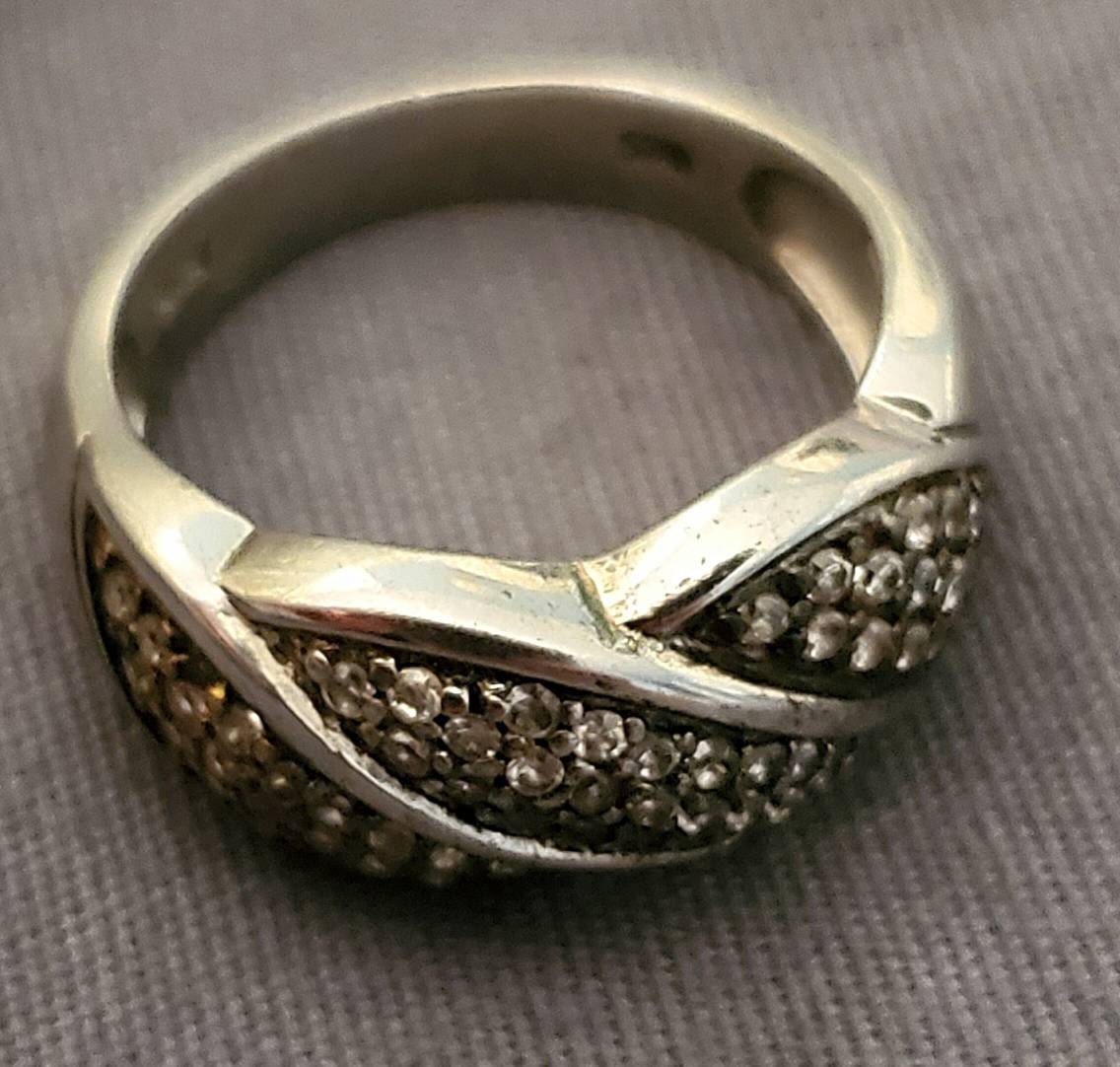 Beautiful women's sterling silver ring with faux diamonds, vintage choice