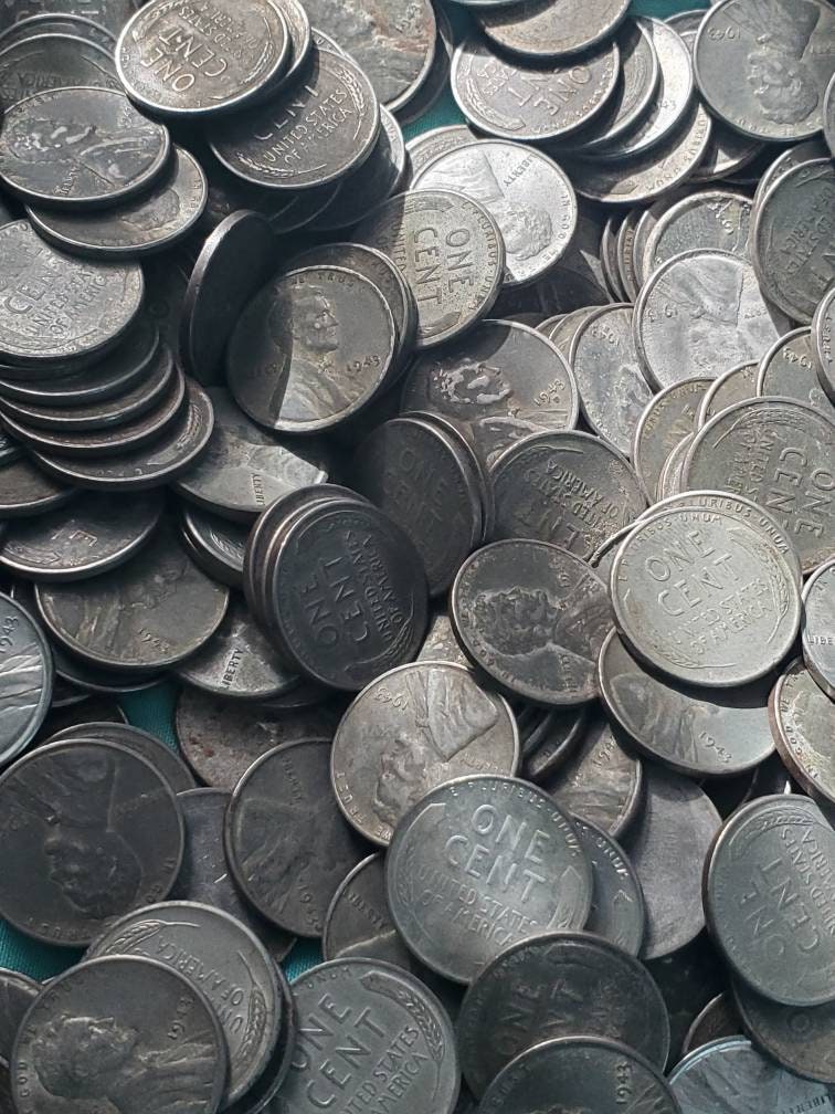 100 steel cents, some better condition some mint marks 2 rolls worth