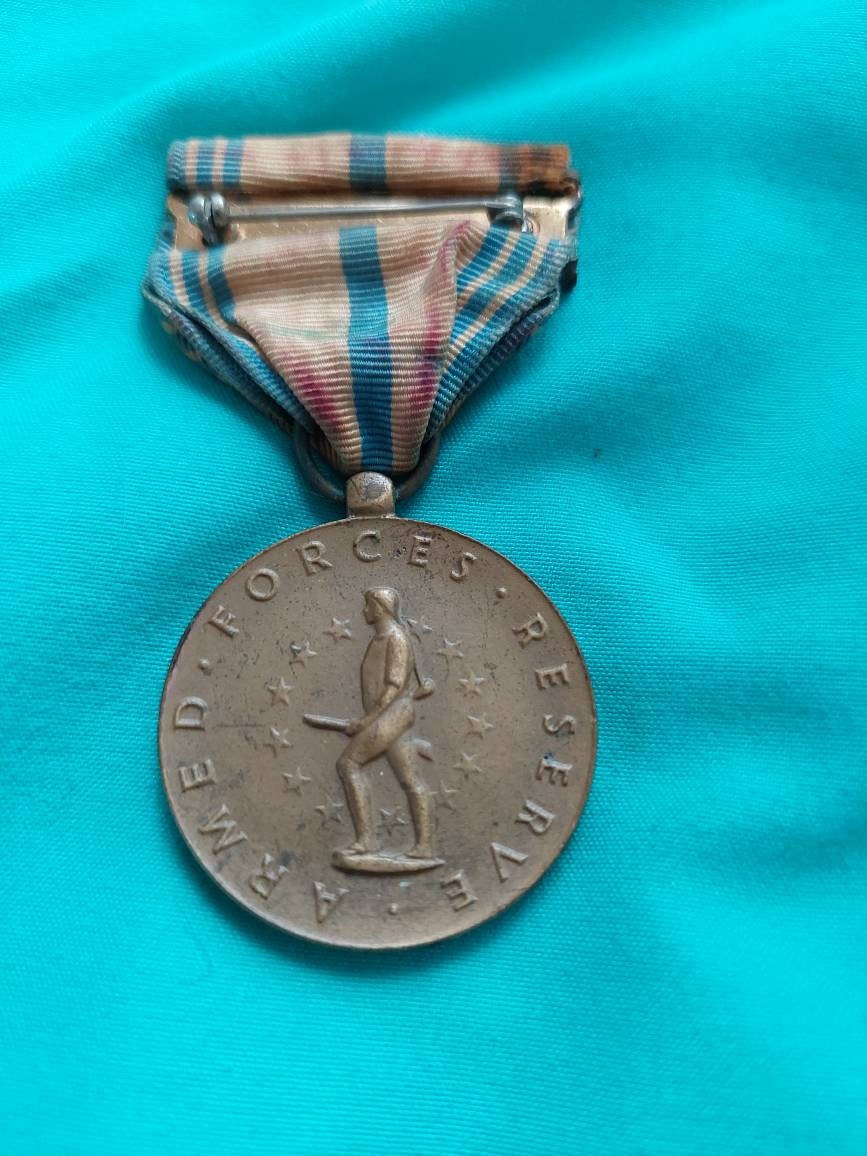 Army armed forces reserve award lapel