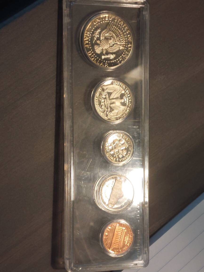 1983s capital plastic proof set, much better than average with many coins displaying deep cameo contrast