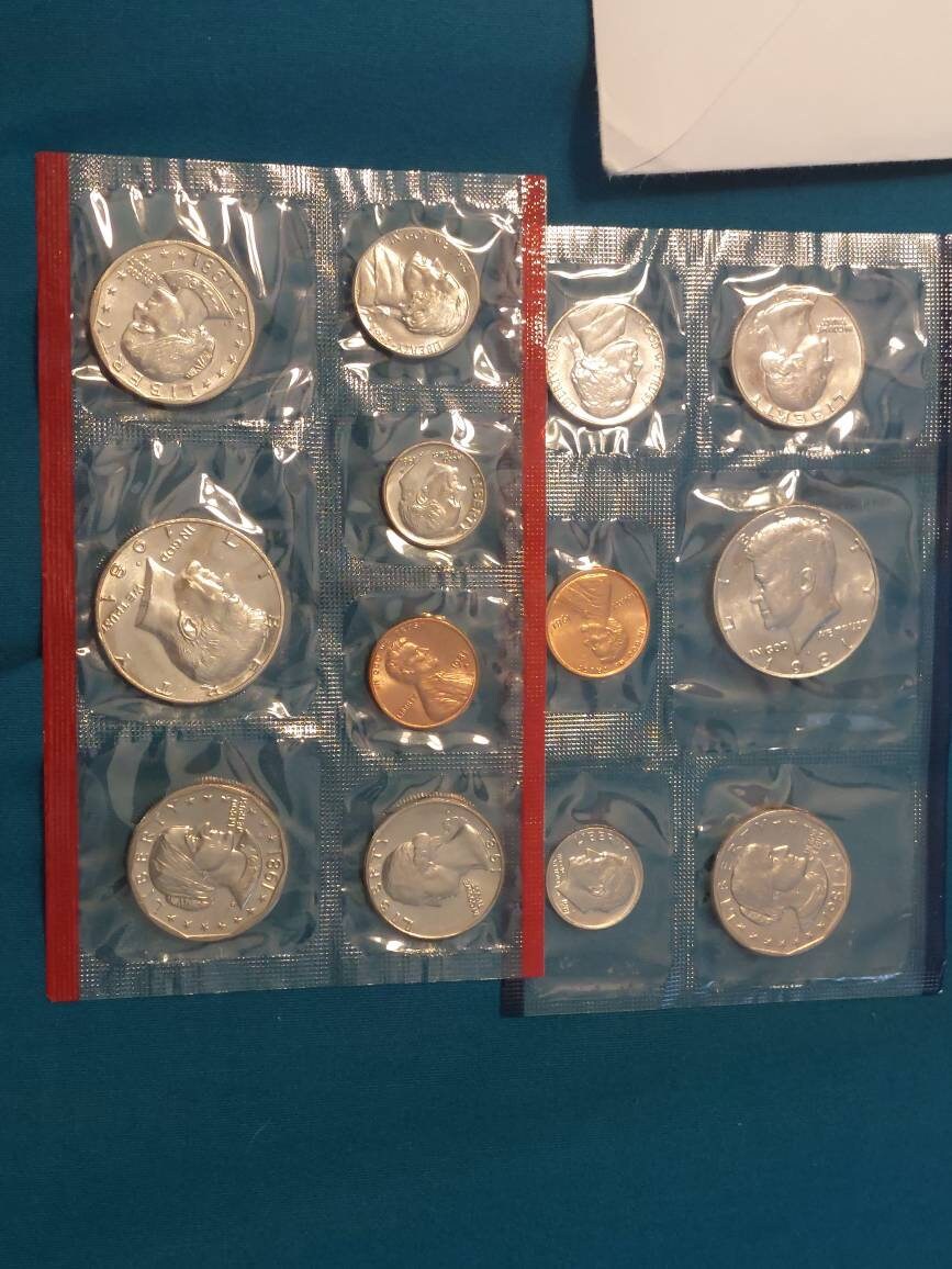 1981 us mint set in original envelope, contains the 3 key date Susan b anythony dollars