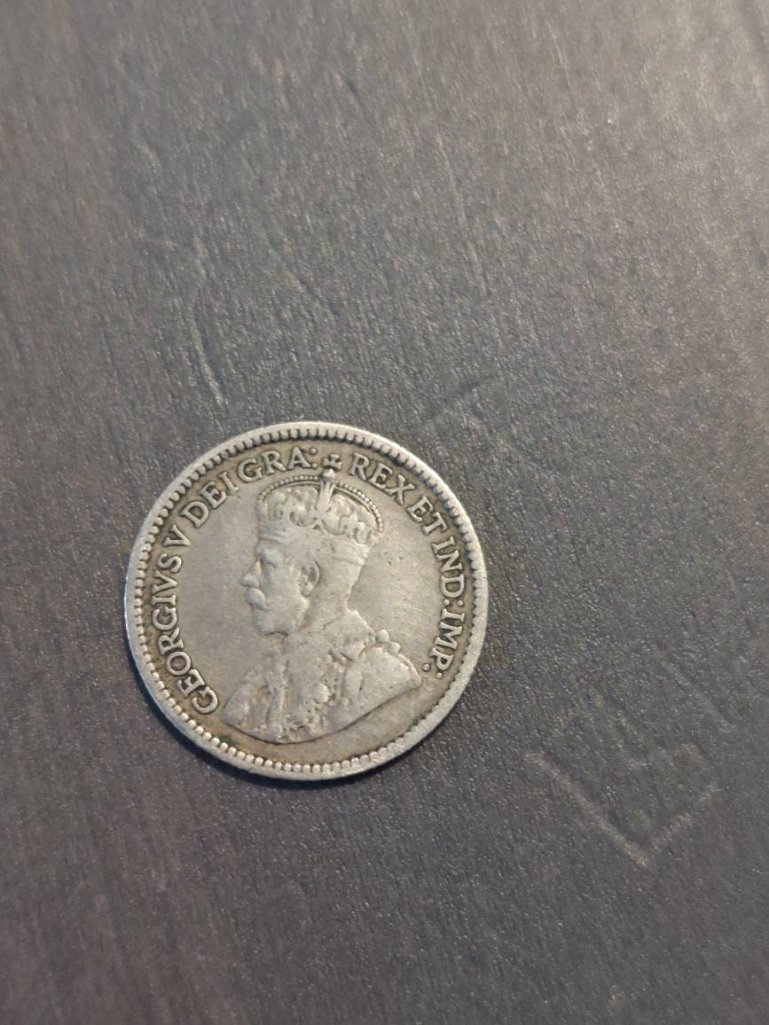 1913 Canada sterling silver 5 cent piece, better date I'm vf/ef condition