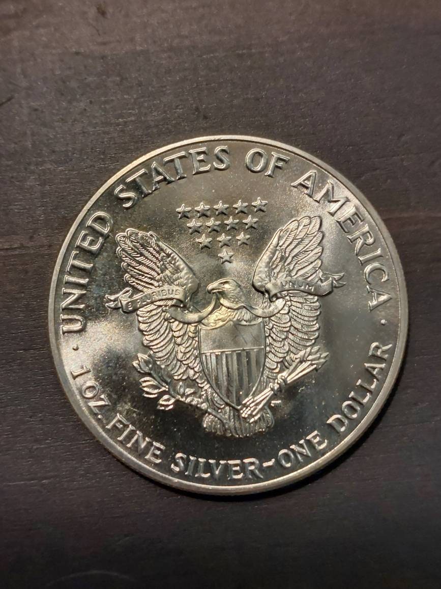 1987 beautiful uncirculated naturally toned American silver eagle, one ounce silver ships free, us coin collecting