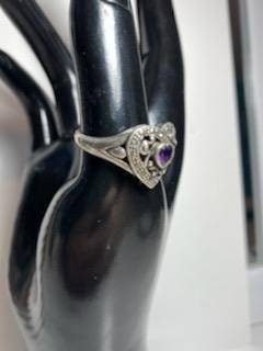 Size 9 sterling silver women's fashion heart shaped ring with center amethyst stone, gifts for her