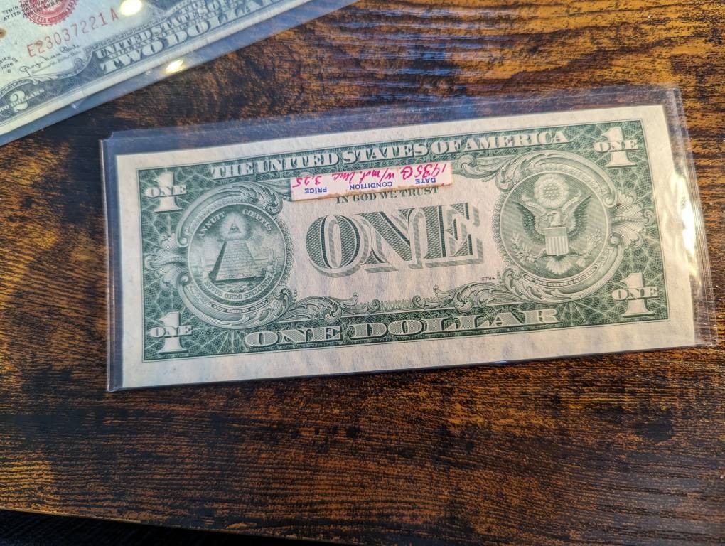 1935 one dollar silver certificate in very high grade. Amazing old us paper money