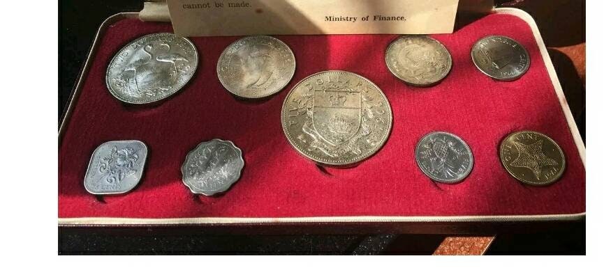 1966 Bahamas franklin mint uncirculated set contains 4 silver coins at almost 3.0 ozt. Silver inside plus collectible coins