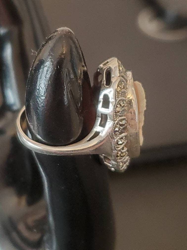 Vintage cameo sterling silver women's fashion ring with maracite