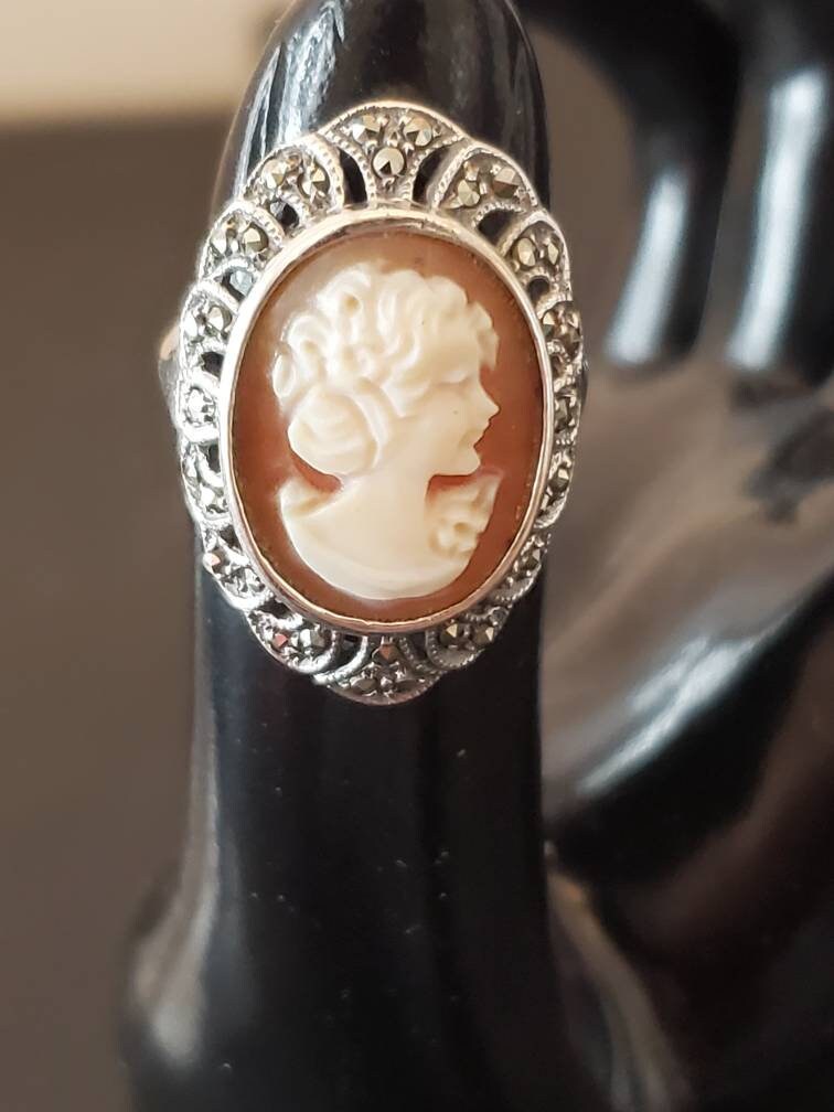 Vintage cameo sterling silver women's fashion ring with maracite