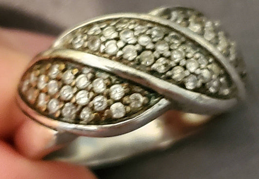 Beautiful women's sterling silver ring with faux diamonds, vintage choice