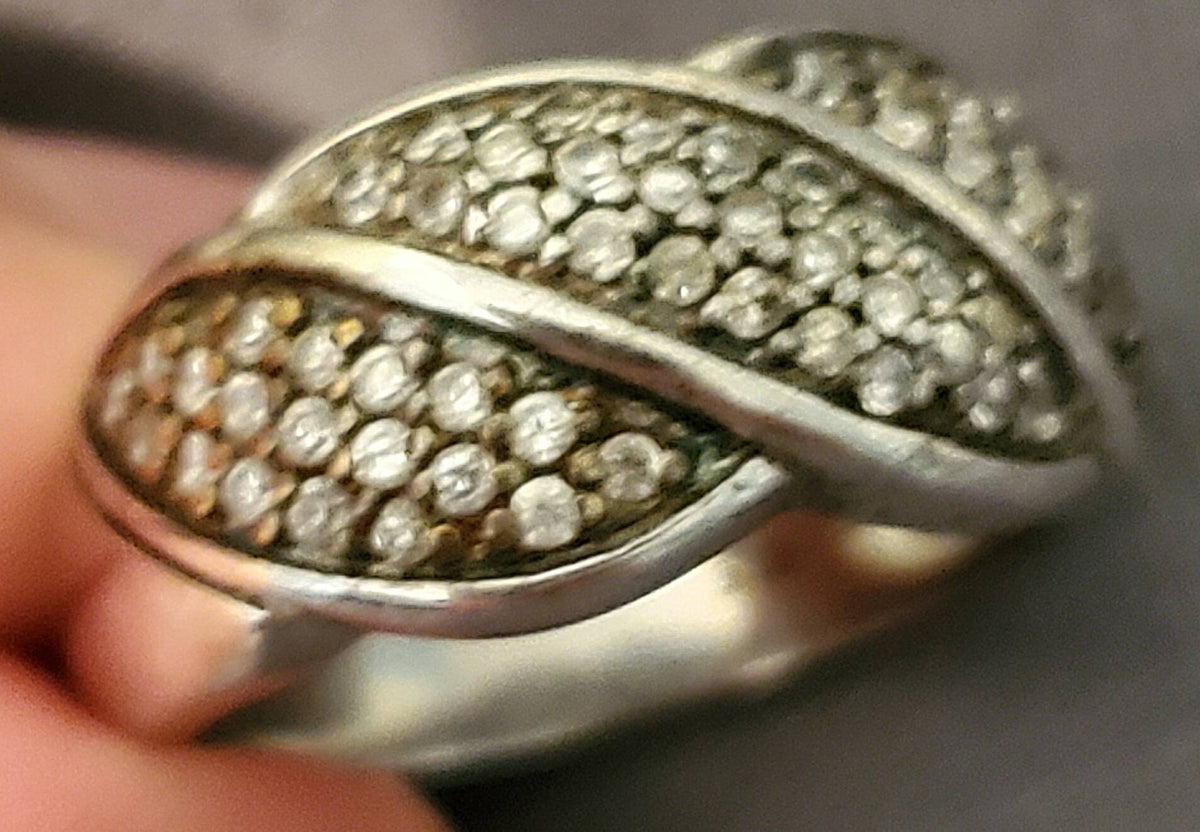 Beautiful women's sterling silver ring with faux diamonds, vintage choice