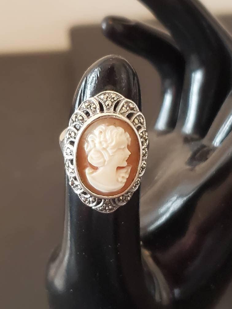 Vintage cameo sterling silver women's fashion ring with maracite