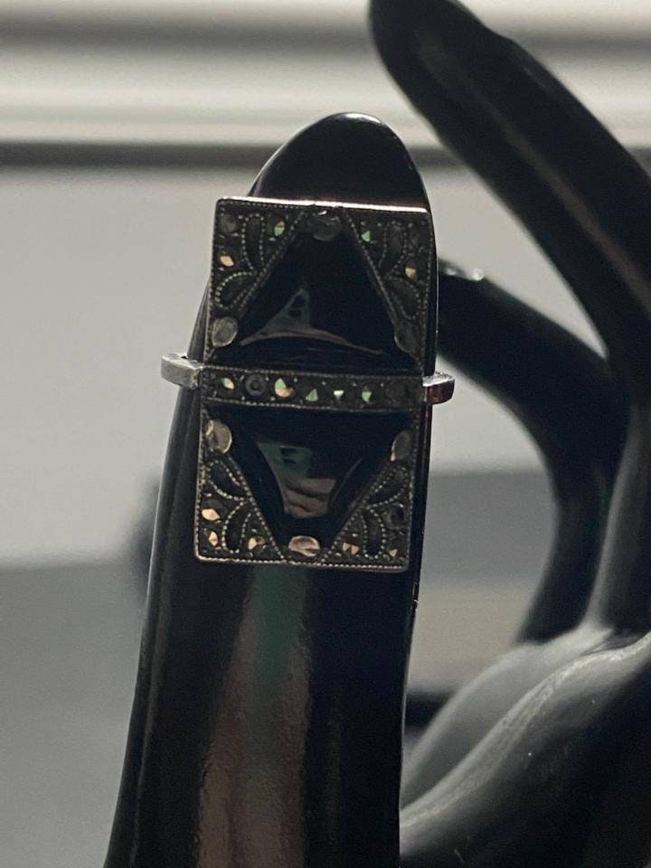Unique sterling silver maracite and black onyx ladies vintage ring