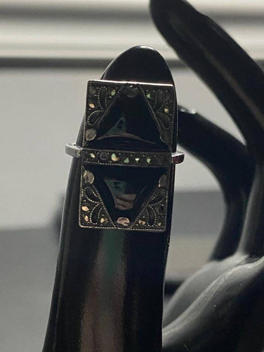 Unique sterling silver maracite and black onyx ladies vintage ring