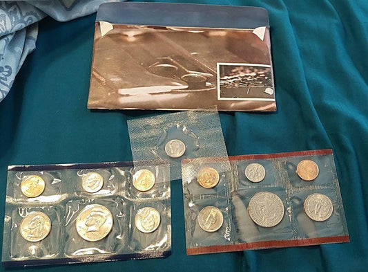 1996 mint set, rare date coins including low mintage 1996w Roosevelt dime