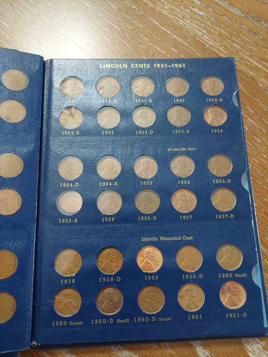 1941-1974 Lincoln cent collection,  in hard back old Whitman coin albulm has plastic sleeves. Only missing 1955s. A great collection