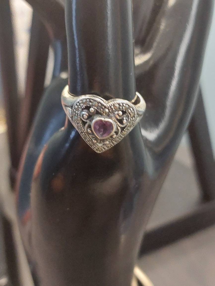 Size 9 sterling silver women's fashion heart shaped ring with center amethyst stone, gifts for her