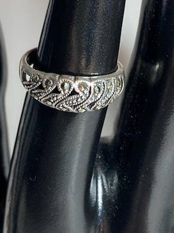 Size 7 vintage sterling silver, chic women's fashion ring with maracite details, gifts for her