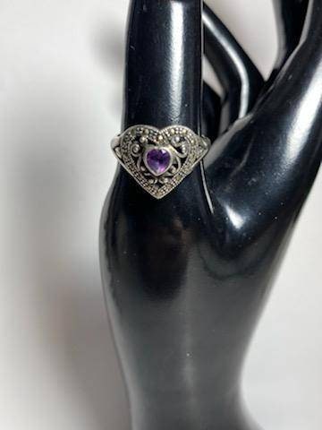 Size 9 sterling silver women's fashion heart shaped ring with center amethyst stone, gifts for her