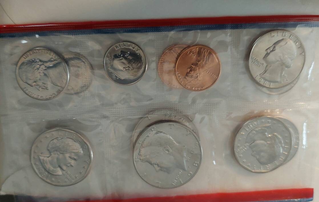 1970s and 1980s double us mint sets. Original uncirculated coins in government packaging.  Pick your date!