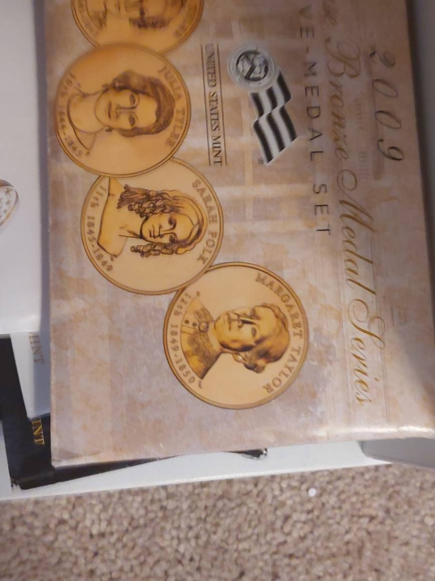 First spouse bronze medals set 4 or five medallion sets depending on year. Pick a date!! US mint products in original packaging, us coins