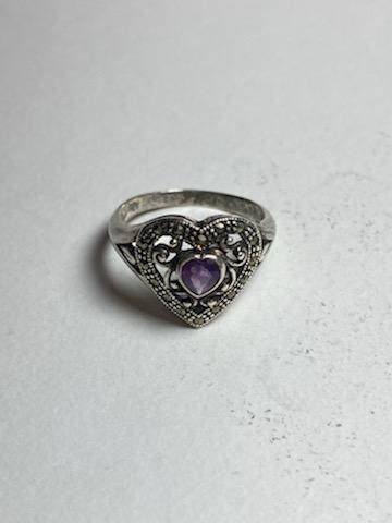 Size 9 sterling silver women's fashion heart shaped ring with center amethyst stone, gifts for her