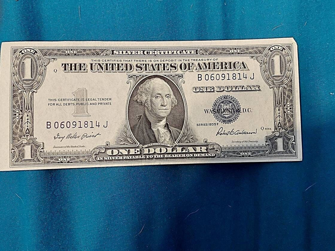 1935 one dollar silver certificate,  high grade crisp bills! uncirculated antique American currency, in protective sleeve