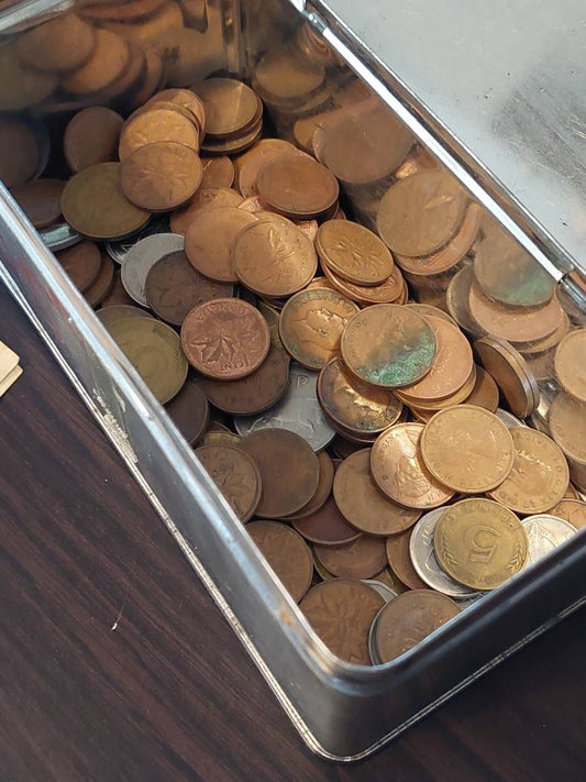 141 assorted foreign coin lot, plus three old world bills, mostly German, Irish, England,  and Canada coin. Good selection of a huge lot