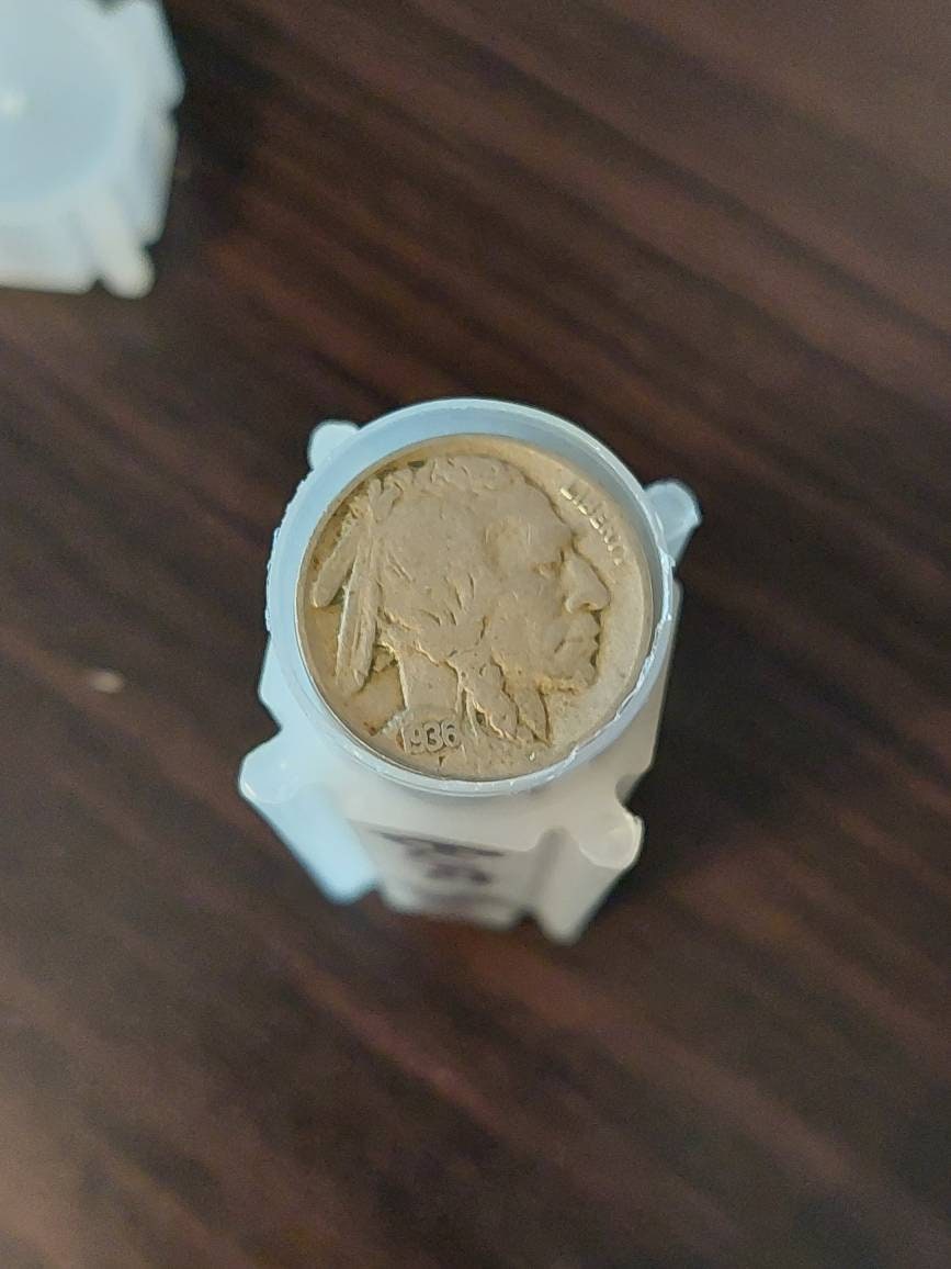 Buffalo nickel 40 coin roll, all include full dates and many coins with mint marks too! Great gift us coin collecting