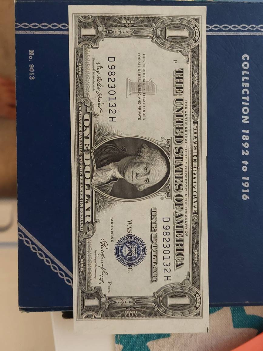 1935g crisp one dollar silver certificate blue seal, looks uncirculated, old coin collecting paper money