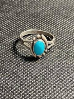 Sterling silver vintage women's fashion ring, size 7.5 unique southwestern artisan jewelry