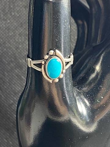 Sterling silver vintage women's fashion ring, size 7.5 unique southwestern artisan jewelry
