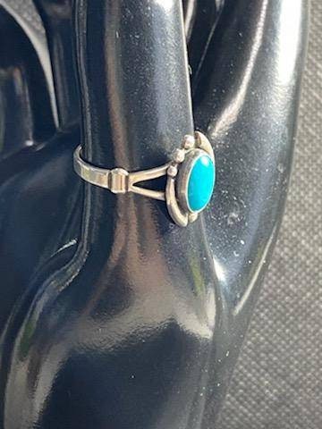 Sterling silver vintage women's fashion ring, size 7.5 unique southwestern artisan jewelry