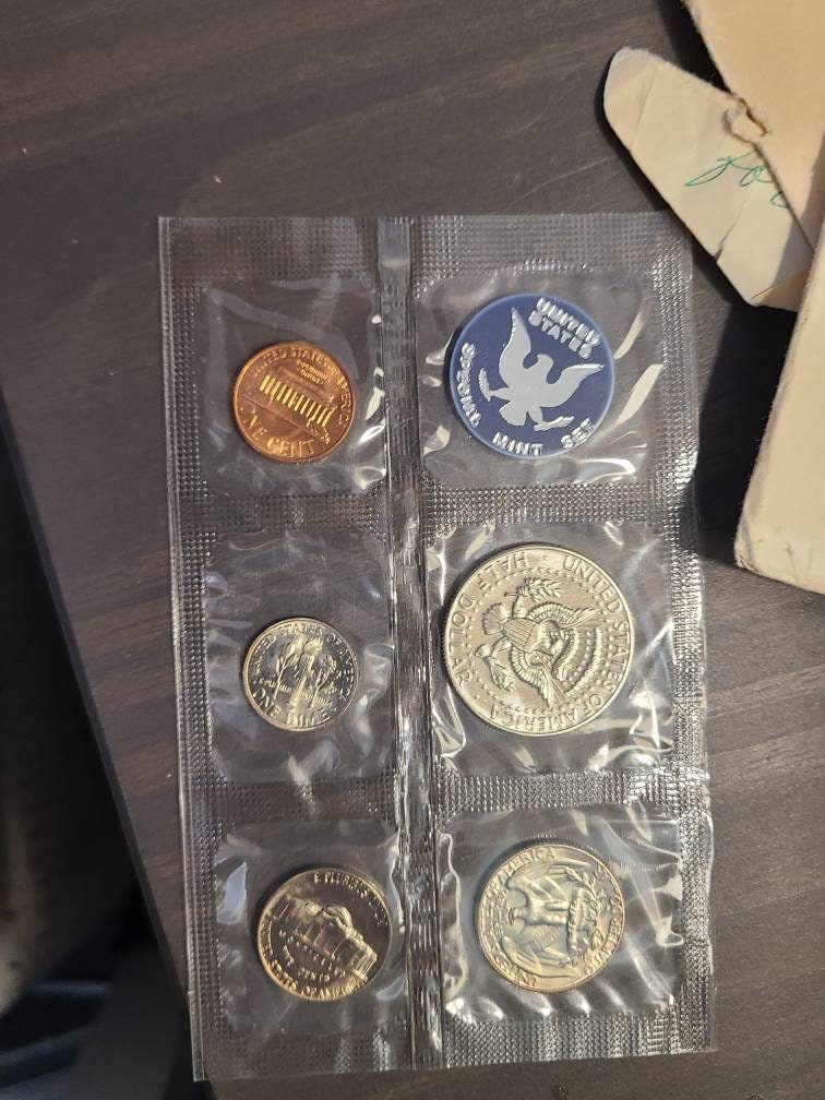 1965 special mint set,  in original packaging with coa, 40 percent silver Kennedy half, gifts for him