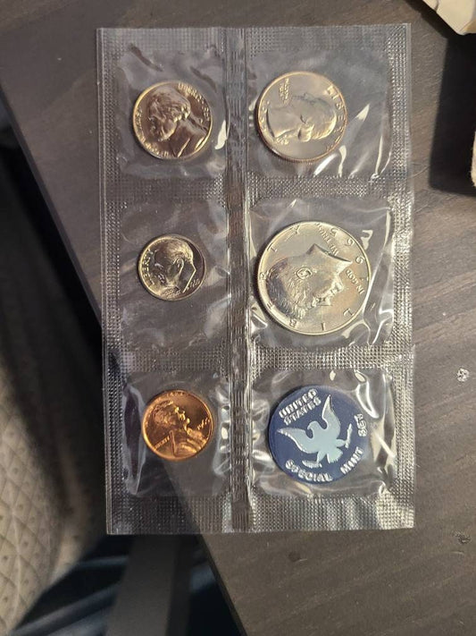 1965 special mint set,  in original packaging with coa, 40 percent silver Kennedy half, gifts for him