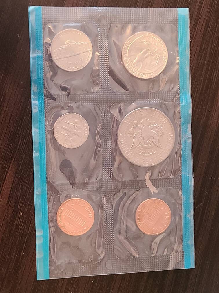1971 philadelphia and Denver, us uncirculated mint set, 40+ year old mint state coin collecting