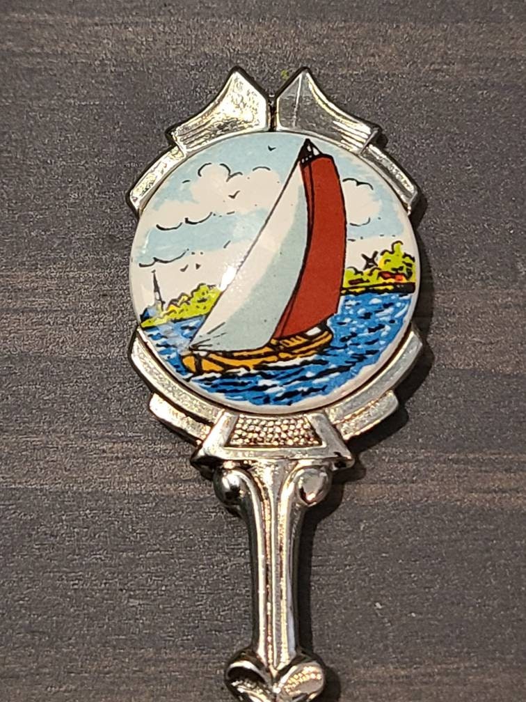 Vintage collectible Silver-tone display spoon, beautiful nautical ship pattern, great affordable gift
