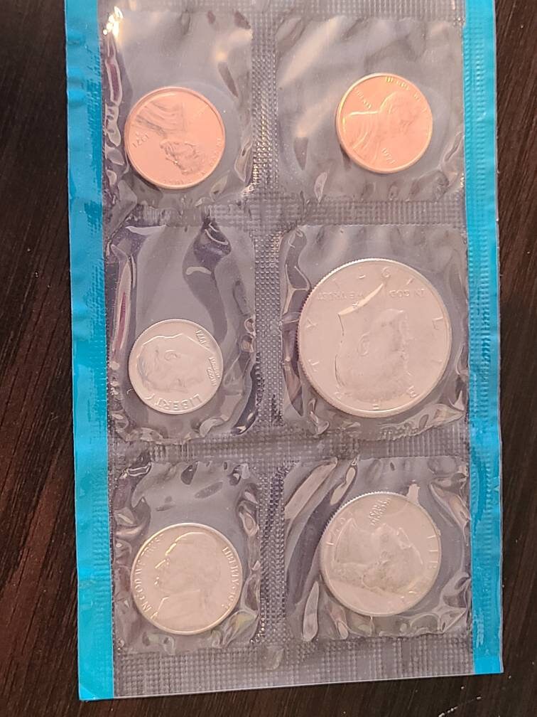 1971 philadelphia and Denver, us uncirculated mint set, 40+ year old mint state coin collecting