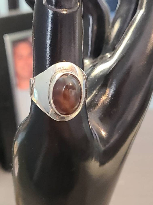 Vintage unisex size 8 sterling silver ring, made in Israel with lovely center gemstone, gits for her, 6 grams