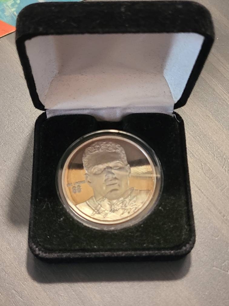 Vintage Eric lindros philadelphia flyers fine silver coin, collectible 999 silver bullion in keepsake black box, one ounce of silver