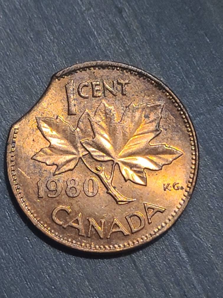 Error Canadian penny, high grade 1980 clipped planchet foreign copper coin