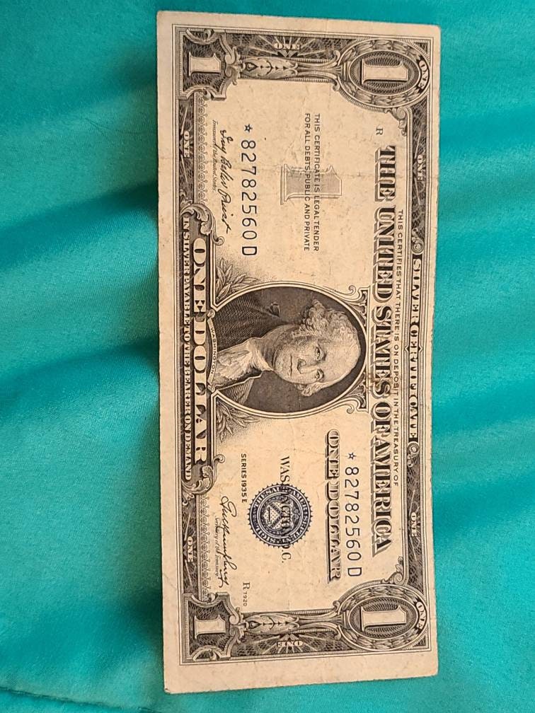 1935 one dollar star silver certificate in very high grade. Amazing