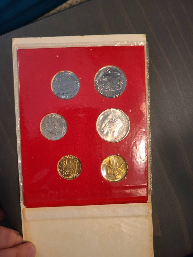 1981 vatican mint set rare red set uncirculated coins pope John Paul ii, includes silver 500 lire
