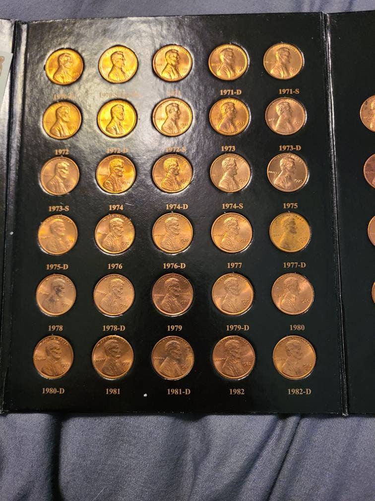 1959 to 2004 Lincoln  cent Whitman book collection includes many better dates all uncirculated
